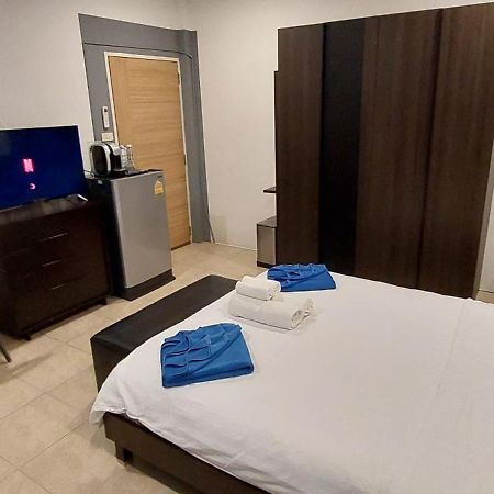 Cafe De Paris Hotel Patong Bagian luar foto