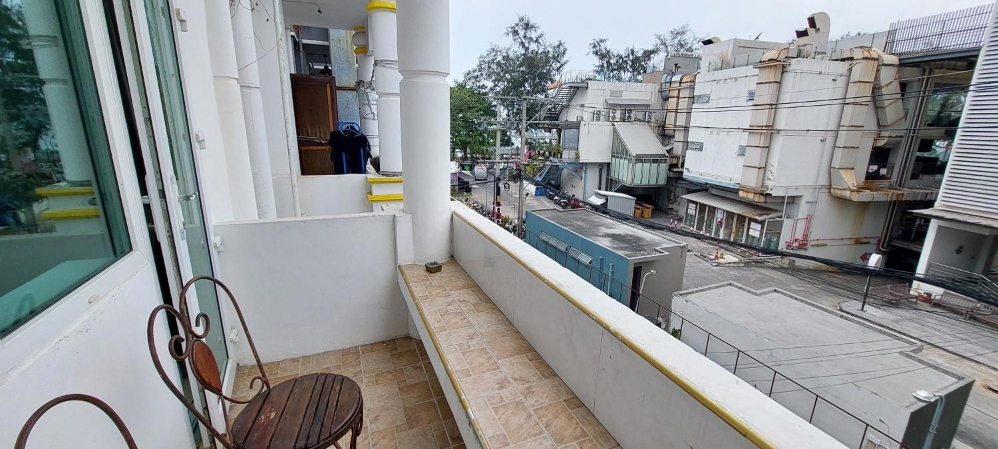 Cafe De Paris Hotel Patong Bagian luar foto