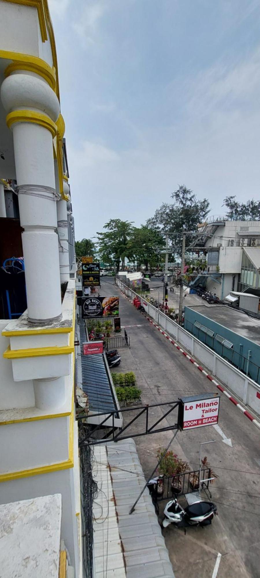 Cafe De Paris Hotel Patong Bagian luar foto