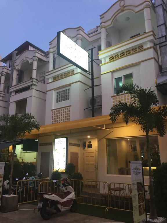Cafe De Paris Hotel Patong Bagian luar foto