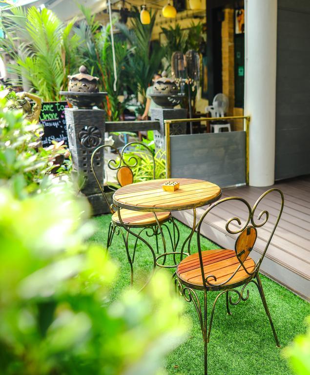 Cafe De Paris Hotel Patong Bagian luar foto