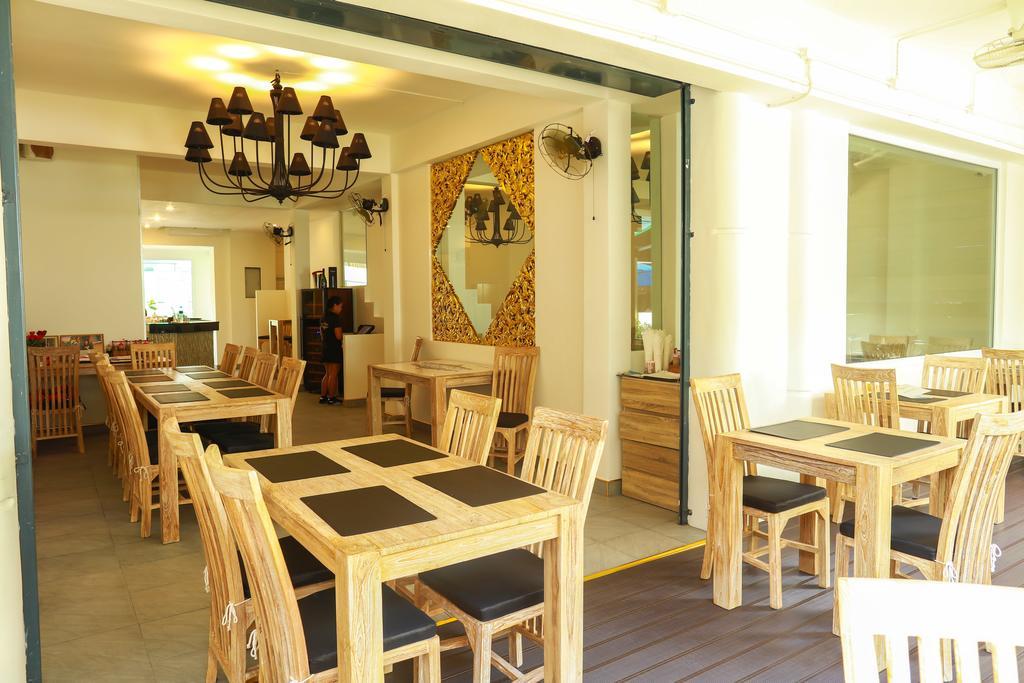 Cafe De Paris Hotel Patong Bagian luar foto